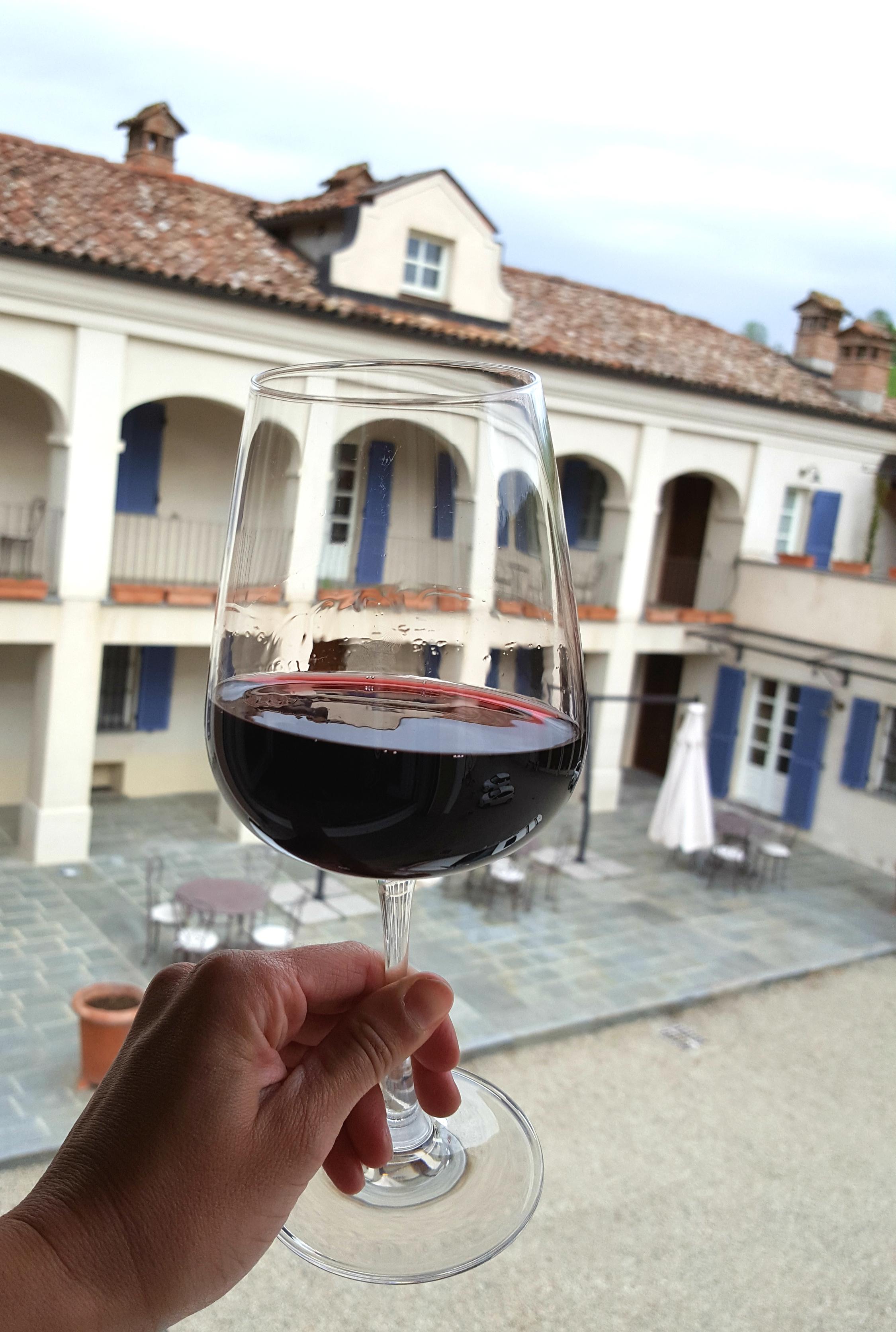 Marcarini Agriturismo Neviglie Ngoại thất bức ảnh