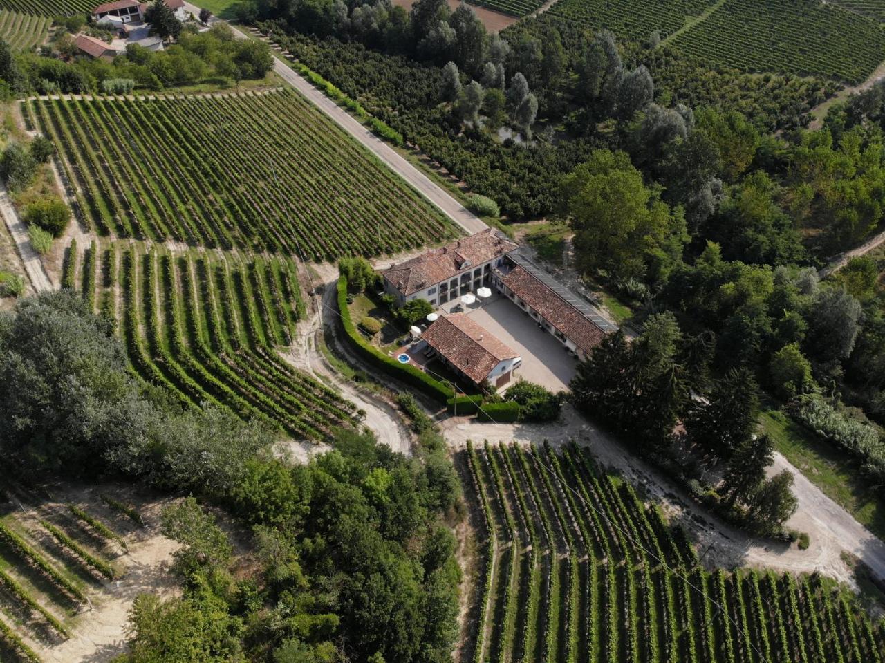 Marcarini Agriturismo Neviglie Ngoại thất bức ảnh